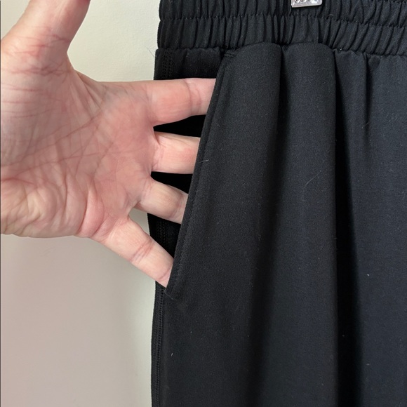 Quince Flowknit High Rise Boyfriend Jogger Black 4 Way Stretch Quick Dry Size L - Picture 4 of 10